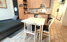Isola Di Chinatown Bilocale Storico Nel Cuore Di Milano, Comfort E Stile Autentico Con 3 Letti Extra Large